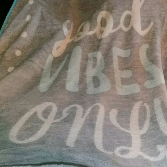 Twin size throw - Picture 1 of 3